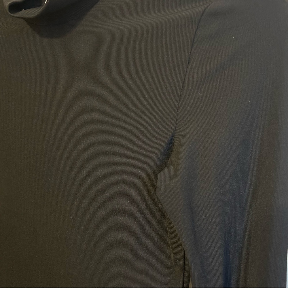 H&M • mock neck ribbed knit long sleeve - Picture 2 of 4